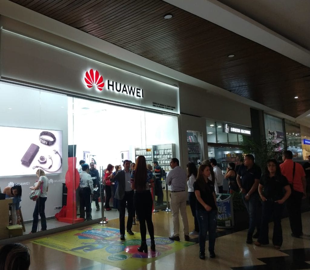 Huawei pisa fuerte en Medellín con su primer Centro de Servicios en la ciudad